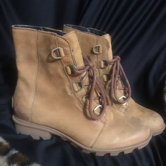 Sorel boots like new . - Picture 1 of 2